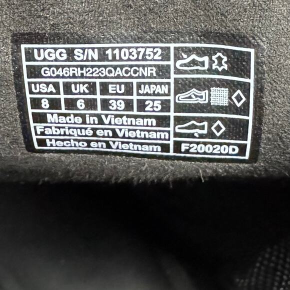 NWT Ugg Polk Lug Sole Moto Boots Black Leather Size 8 - Picture 13 of 13